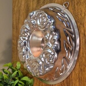 VINTAGE Rose Tone Aluminum Rose & Leaf Detail Jelly Jello Mold or Wall Decor
